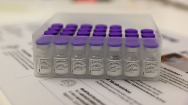 Парламентът одобри дарение от 50 хил. дози ваксини на Pfizer за РСМ