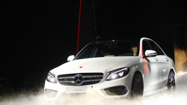 Mercedes вкара стила на Apple в новия седан C-Class