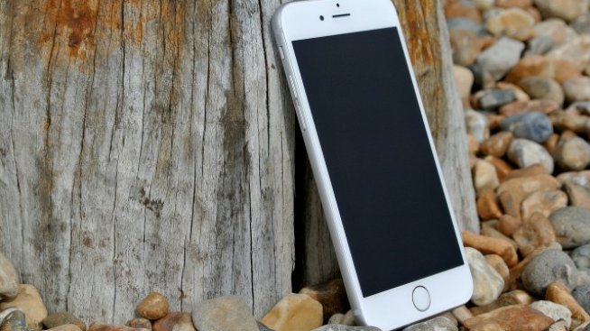 Пекинската полиция разби фабрика за фалшиви телефони iPhone