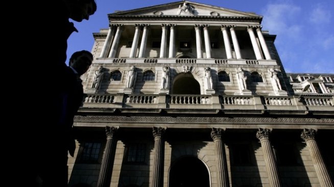 Английската централна банка не вдигна лихвите и понижи прогнозите за икономиката