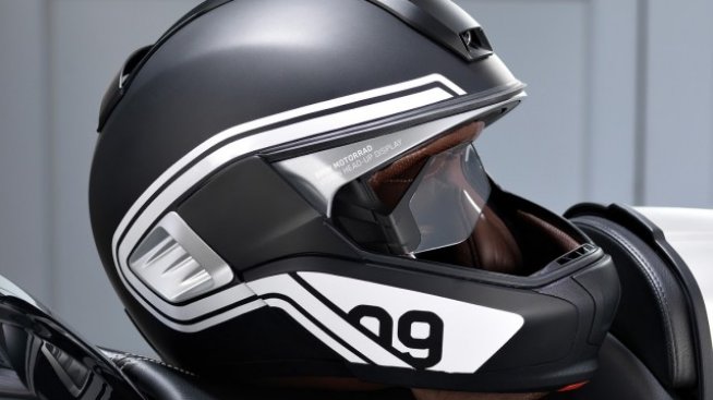 BMW представи каска с head-up дисплей