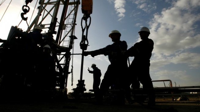 Петролът отчита слаби ръстове след удължаване на ограниченията в производството*