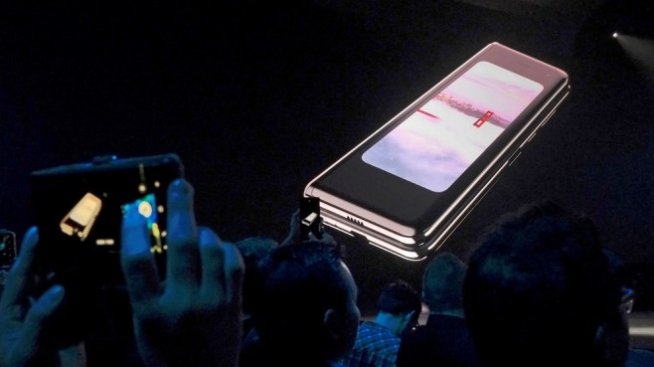 Samsung завършва редизайна на Galaxy Fold след проблемите с екрана