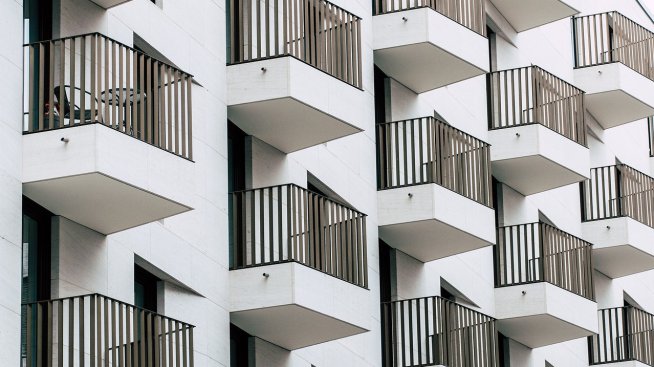 Над 86% от българите живеят в собствено жилище, малко над половината - в къща