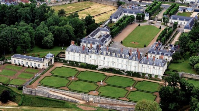 Френски замък с ремонт за над 100 млн. долара ще бъде продаден за 30 млн. долара