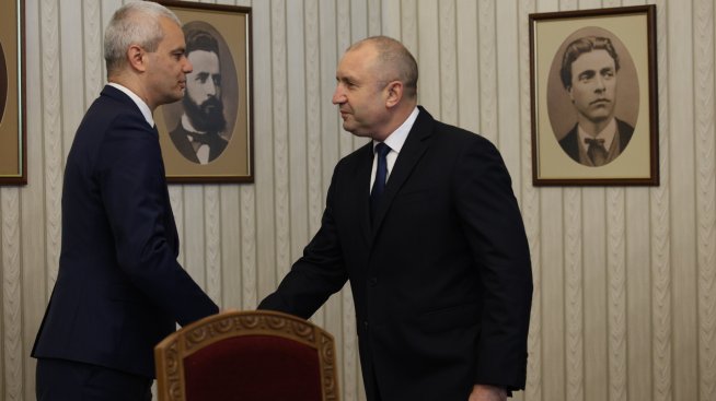 Костадинов при Радев: Разговорите за еврозоната са опит за пълзящ преврат