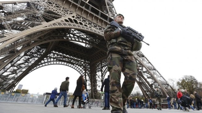 Симеон Николов: Атентатите в Париж са война от нов тип в Европа