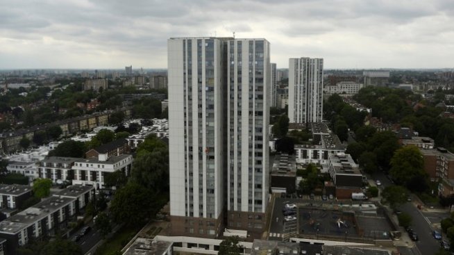 Евакуират 800 апартамента в Лондон за спешен ремонт