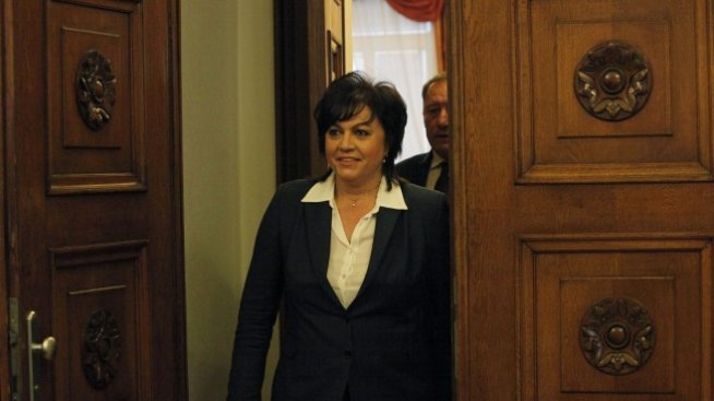 Нинова: БСП няма да участва в кабинет, ако трета политическа сила получи мандат