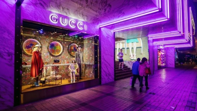 Въпреки отслабването продажбите на Gucci продължават да поддържат Kering