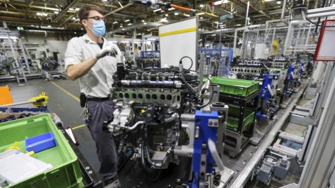 Промишленото производство в еврозоната се свива по-силно от очакваното 