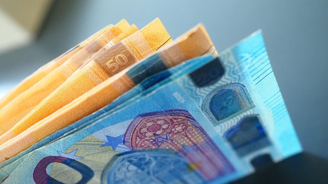 Експерт: Работодателите ще увеличават заплатите през няколко месеца и с малко