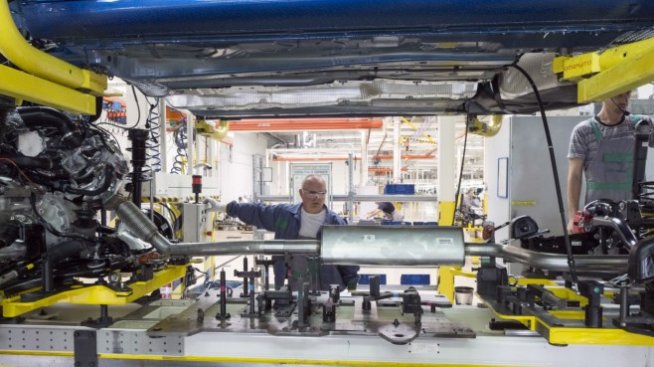 Skoda подновява производството на коли в Чехия с повишен здравен контрол