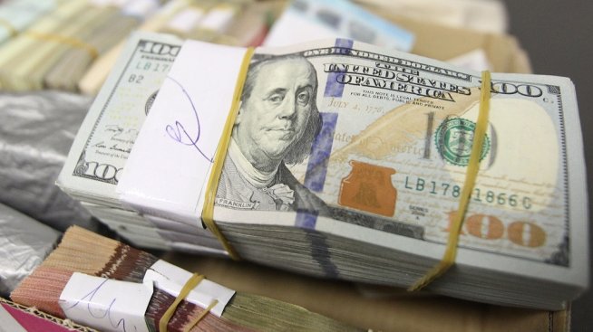 Половината от родителите в САЩ помагат финансово на своите пораснали деца