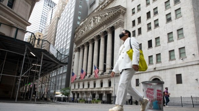 Страховете за икономическото възстановяване изтриха 300 пункта от Dow