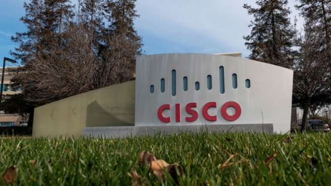 Приходите на Cisco се свиха за пето поредно тримесечие