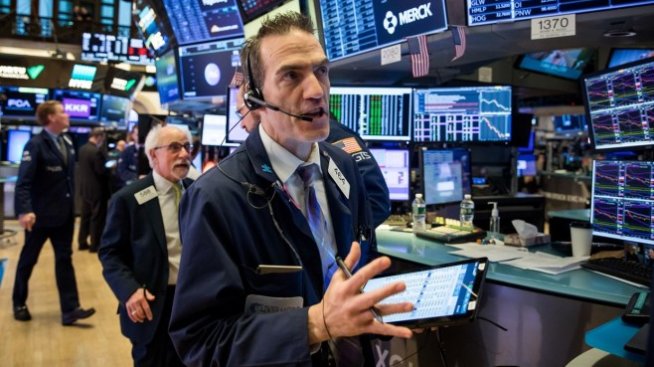 Мрачните данни за пазара на труда тласнаха надолу борсовите индекси в САЩ