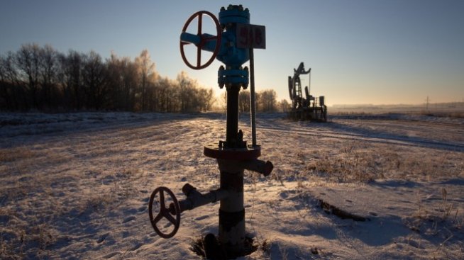 САЩ и европейските съюзници "активно" обсъждат отказа от руски петрол и газ