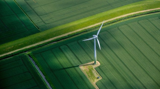 Изпълнението на зелените цели до 2030 г. ще коства 1,3 трлн. долара годишно във ВЕИ