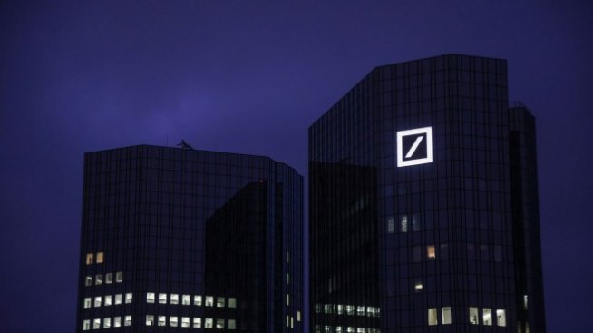 Германските власти обискираха офиси на Deutsche Bank и DWS