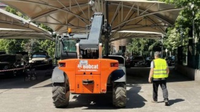 Започна премахването на автокъща "Капитолия" от Борисовата градина