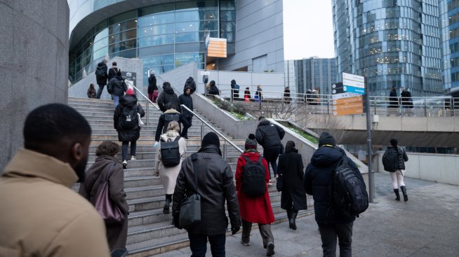 Безработицата във Франция неочаквано спадна до 7,3% в края на 2024 г.