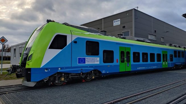 Първият нов електрически влак пристига у нас през януари, от април ще вози пътници