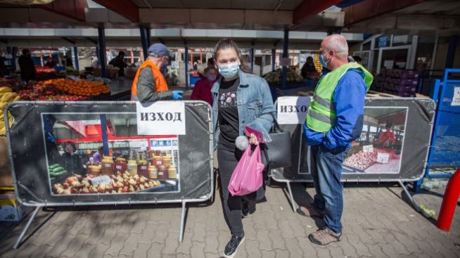Новите противоепидемични мерки влизат в сила днес