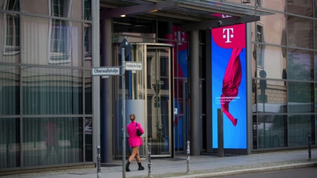 SoftBank придобива 4,5% в Deutsche Telekom в суапова сделка