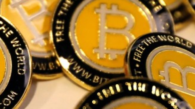 Цената на биткойна падна под 8000 долара