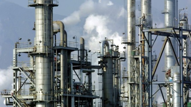 Китай строи мащабни рафинерии, докато търсенето на горива наближава своя пик