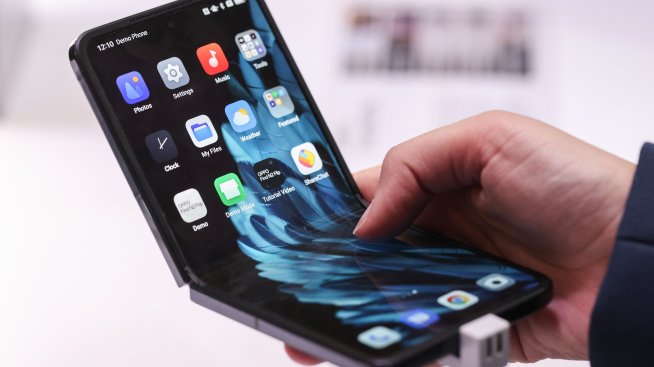 Китайските гиганти влизат в битка с Apple и Samsung във високия клас смартфони