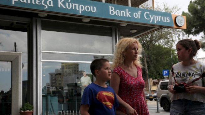 Банките в Кипър започват търгове за продажба на имоти на длъжници