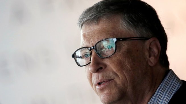 Бил Гейтс иска LinkedIn да е Facebook за работещия свят