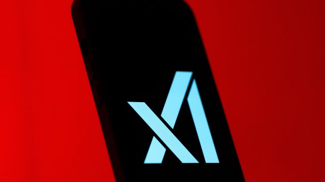 Стартъпът xAI на Мъск работи по премахването на „неподходящи“ публикации на Grok