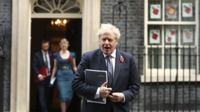 Борис Джонсън се самоизолира след контакт с политик, заразен с COVID-19