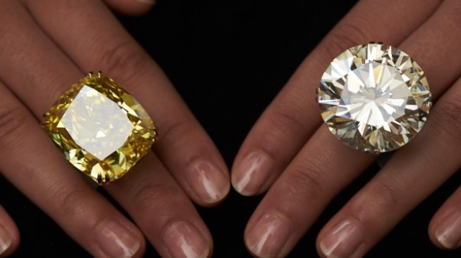 Жълти и сини диаманти отиват на търг в Женева