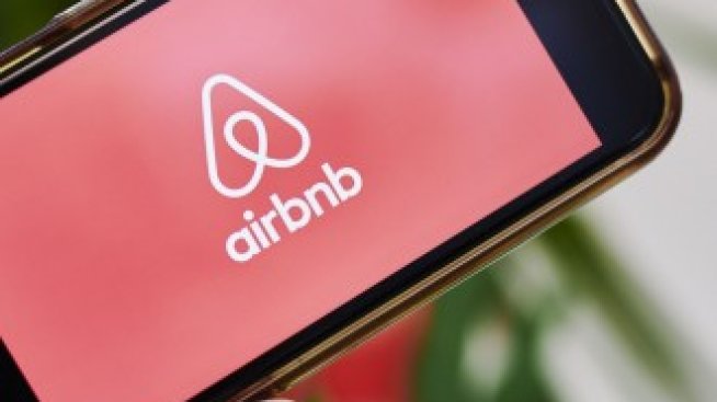 Резервациите и приходите на Airbnb растат, но несигурността остава