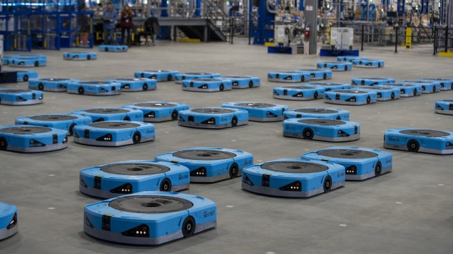 Amazon увеличава роботите, но не се отказва от хората