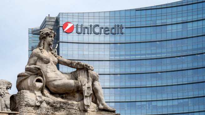 Руски съд замрази активи на UniCredit в страната заради иск на "Газпром"