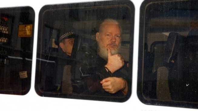 САЩ поискаха екстрадиция на Асандж от Великобритания