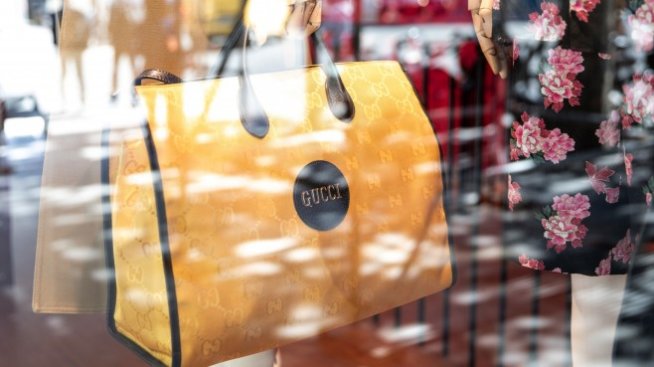 Gucci и Facebook повеждат битка с фалшивите стоки