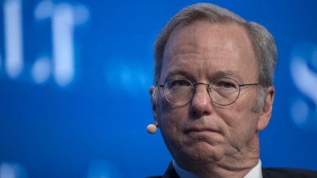 Бившият лидер на Google: Несъмнено Huawei е изпращала данни на Пекин