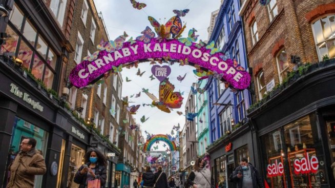 Продажбите на дребно във Великобритания частично се възстановиха през януари