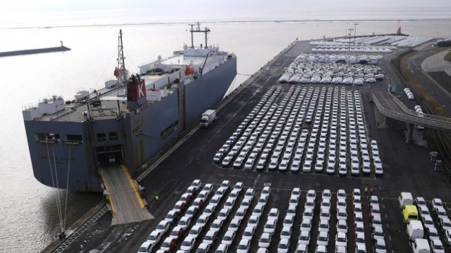 Пожар на товарен кораб унищожава пратка от 4 хил. коли на VW за САЩ