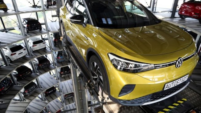 Въпреки кризата с чиповете Volkswagen потвърди прогнозата си