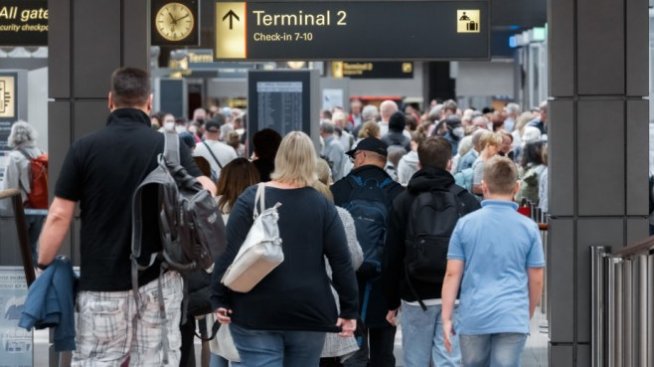 Недостигът на персонал може да спъне съживяването на летните пътувания в Европа