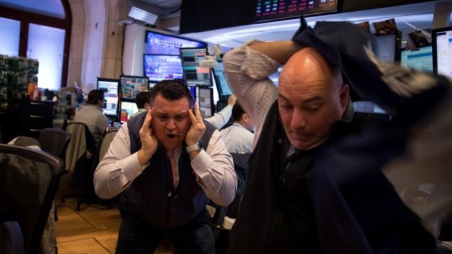 Водещите индекси на Wall Street започват тримесечието със спад от по над 4%