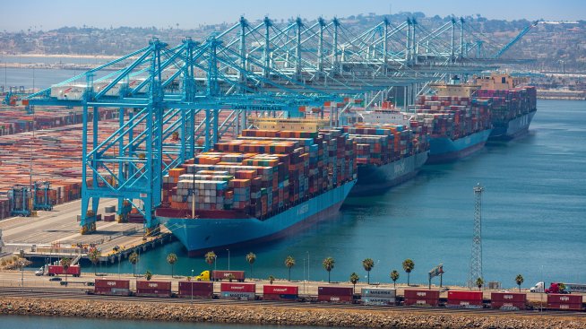 САЩ въвеждат по-високи мита за десетки икономики 