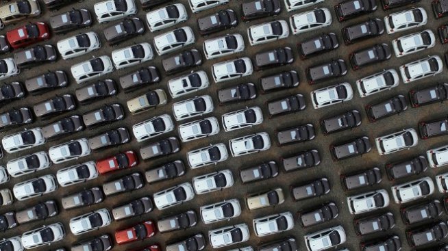 Продажбите на нови автомобили в България отчитат спад от 1,4% през март